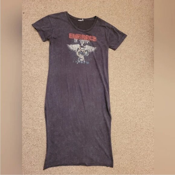 ASOS DESIGN t-shirt midi dress with split hem and graphic in washed gray - Picture 3 of 6